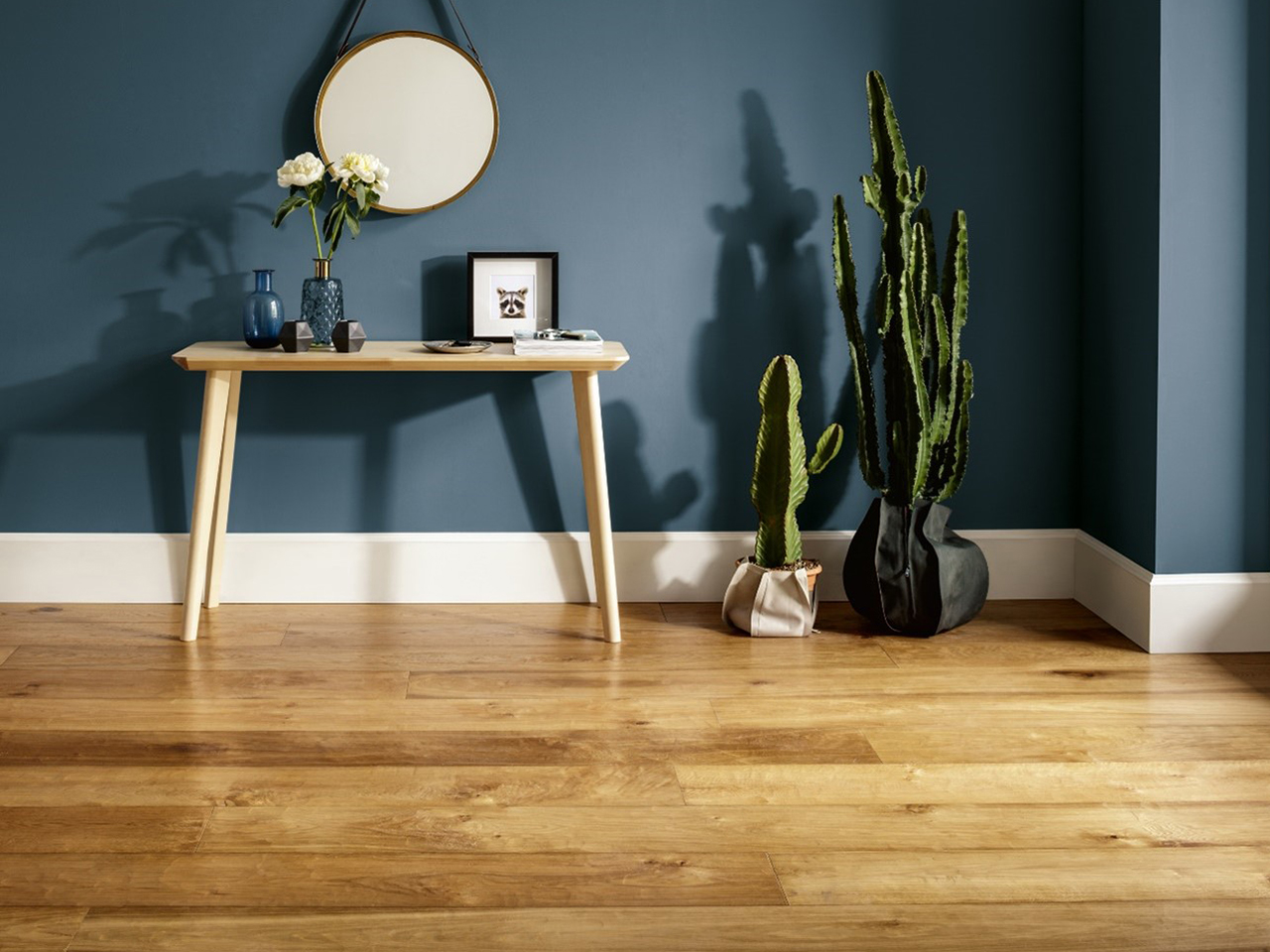 Parquet avec plinthe haute blanche Parquet avec plinthe haute blanche